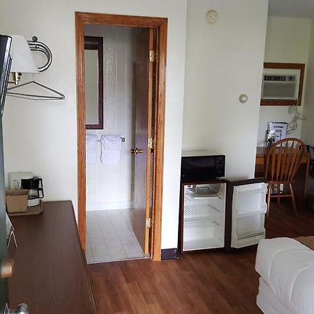 דטרוייט לייקס Budget Host Inn מראה חיצוני תמונה