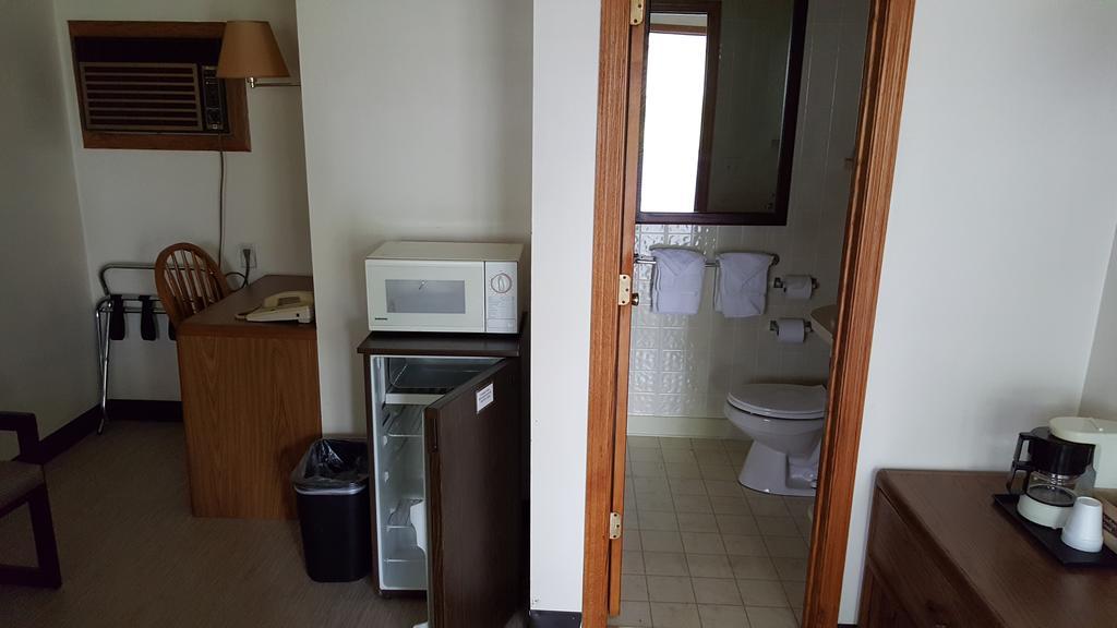 דטרוייט לייקס Budget Host Inn מראה חיצוני תמונה