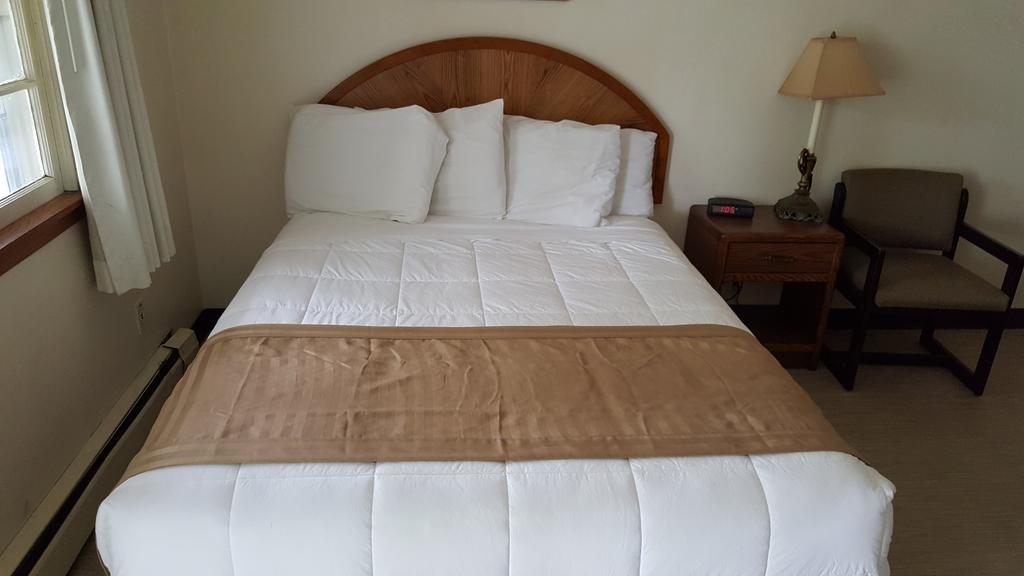 דטרוייט לייקס Budget Host Inn מראה חיצוני תמונה