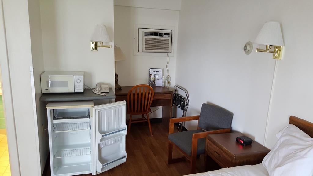 דטרוייט לייקס Budget Host Inn מראה חיצוני תמונה
