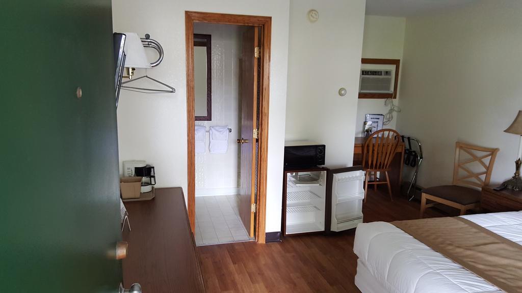 דטרוייט לייקס Budget Host Inn מראה חיצוני תמונה