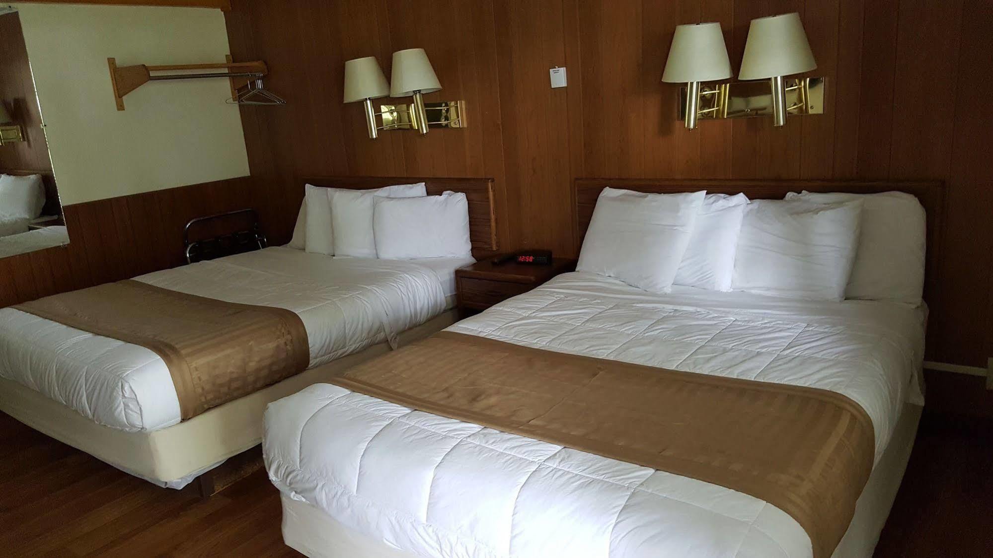 דטרוייט לייקס Budget Host Inn מראה חיצוני תמונה