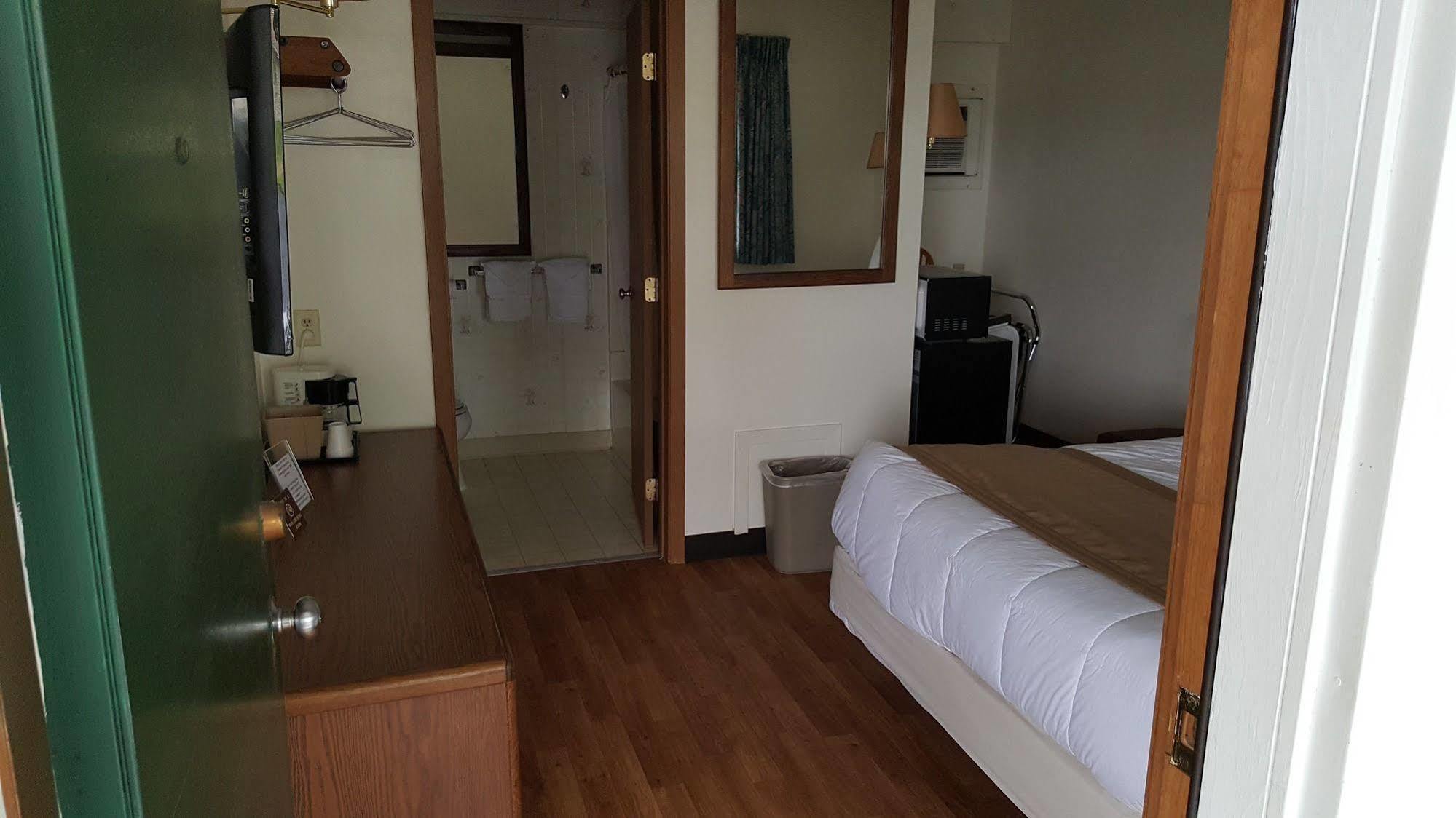 דטרוייט לייקס Budget Host Inn מראה חיצוני תמונה
