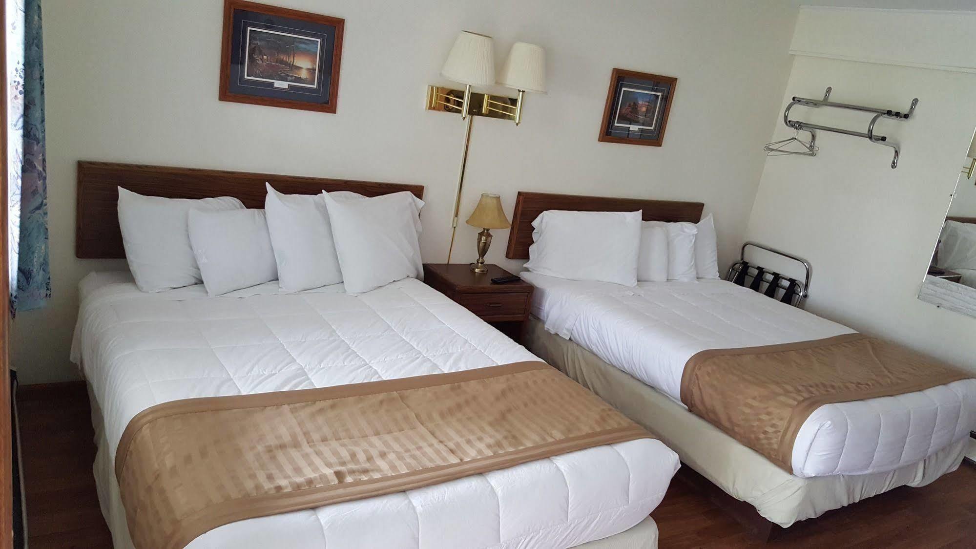 דטרוייט לייקס Budget Host Inn מראה חיצוני תמונה