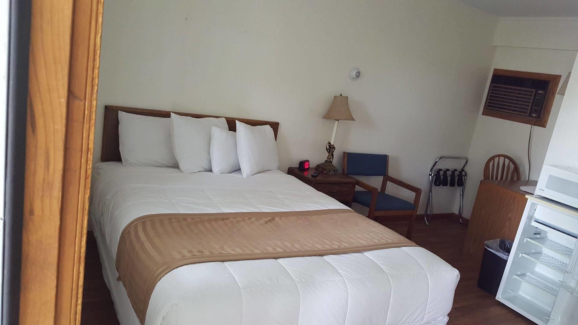 דטרוייט לייקס Budget Host Inn מראה חיצוני תמונה