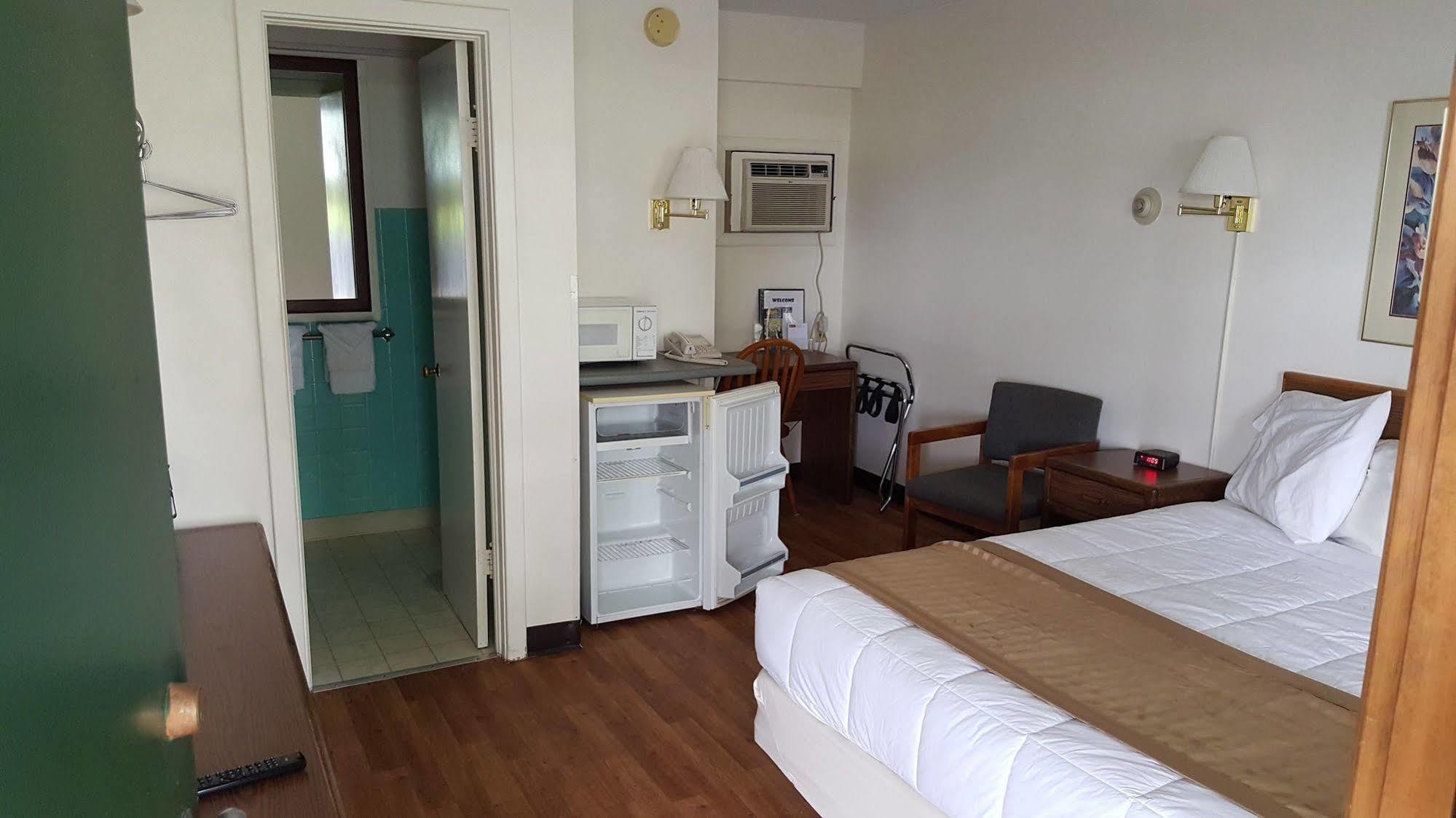 דטרוייט לייקס Budget Host Inn מראה חיצוני תמונה