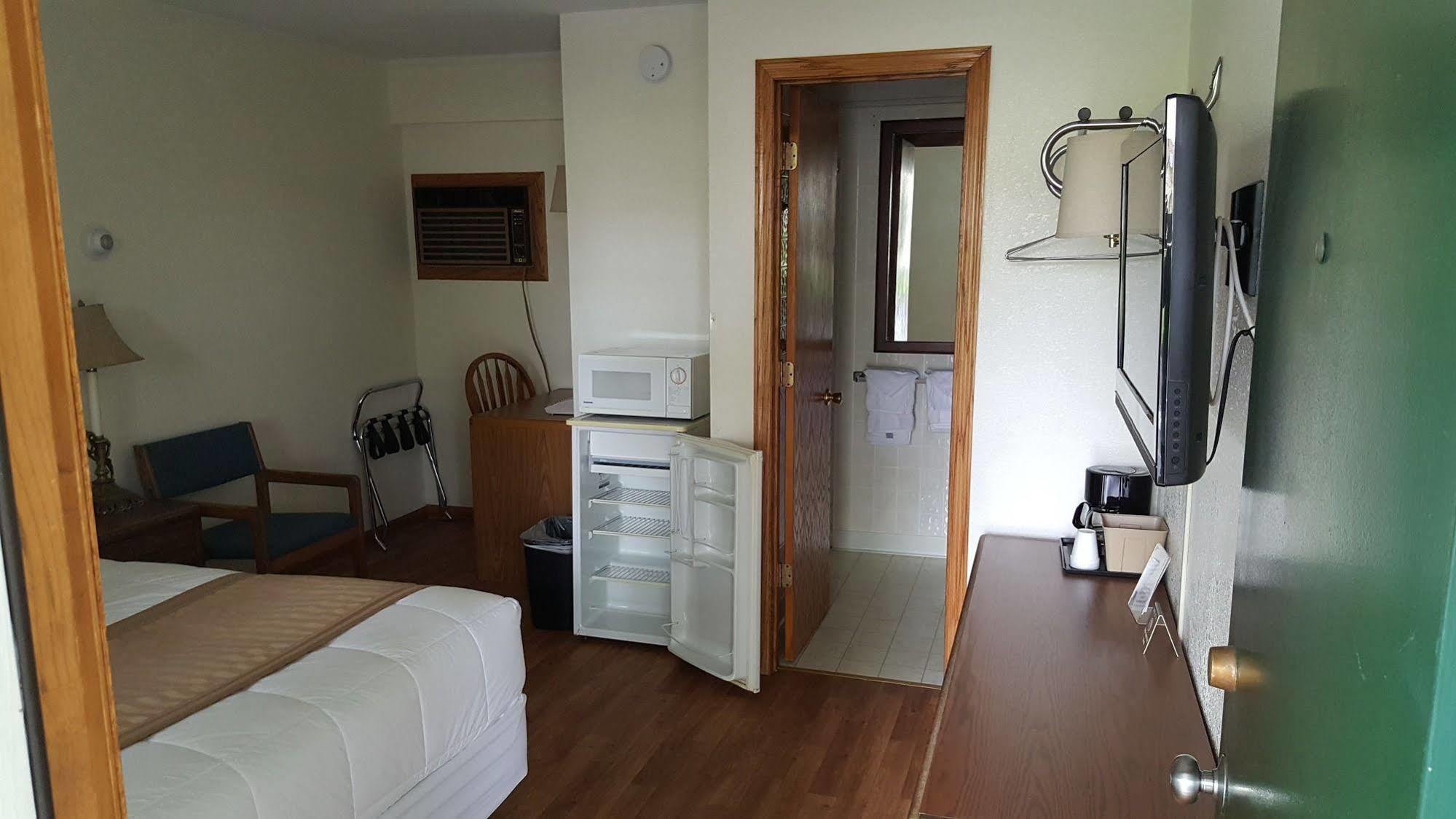 דטרוייט לייקס Budget Host Inn מראה חיצוני תמונה